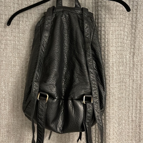 Soft black backpack - Picture 3 of 3